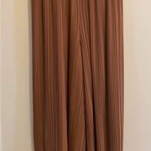 Pleated Wide-Leg Pants in Warm Mauve